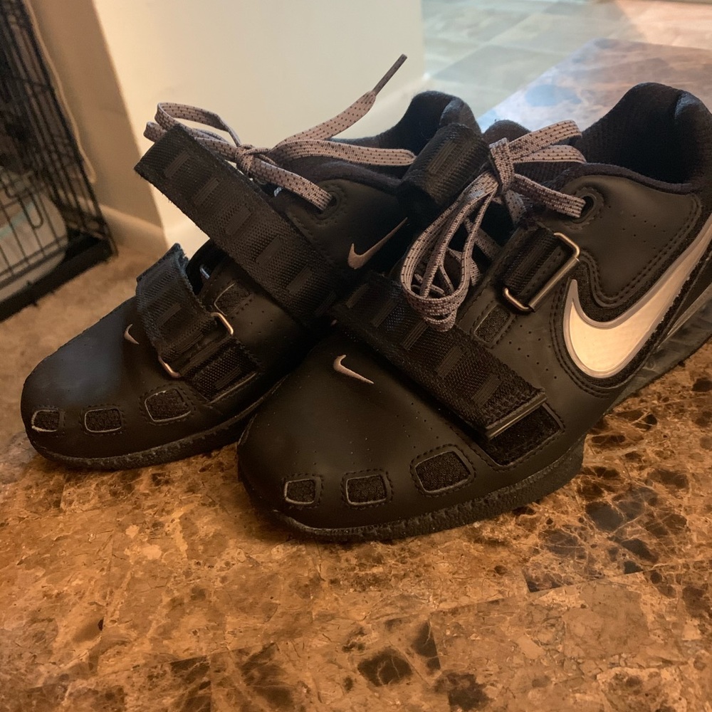 Weight lifting shoes